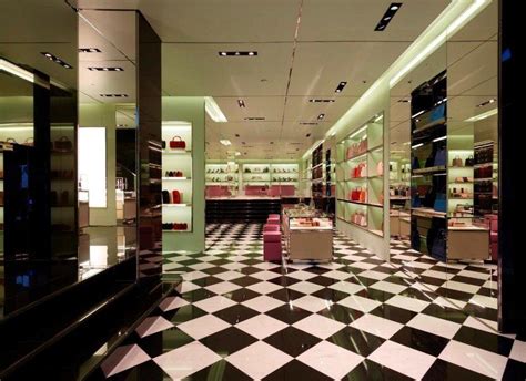 negozio prada palermo|Prada Store rivenditore di articoli e abbigliamento di lusso per .